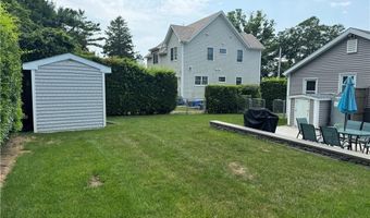 53 Center Ave, Middletown, RI 02842