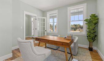 8 Stone Creek Dr, Brentwood, NH 03833