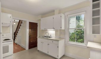 92 Cedar St, Belfast, ME 04915