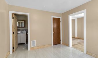 689 Longmeadow Rd, Amherst, NY 14226