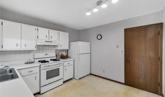 1003 Pocono Trl, Ballwin, MO 63021