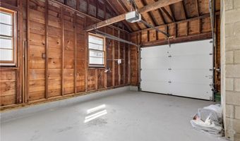 101 Bateman Ave, Cranston, RI 02920