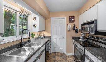 2 Muirfield Ct, Arden, NC 28704