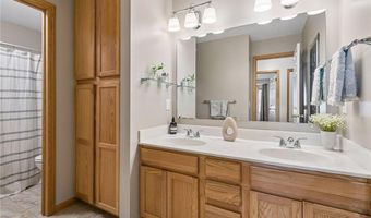 15592 Eagles Nest Way, Apple Valley, MN 55124