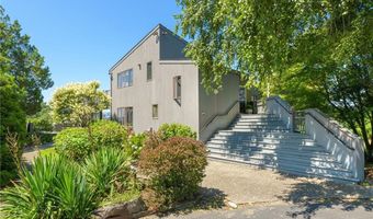 76 Battery Ln, Jamestown, RI 02835