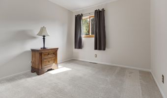 914 Scott St, Algonquin, IL 60102
