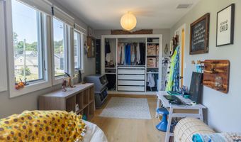 18 Waverly Rd, Branford, CT 06405
