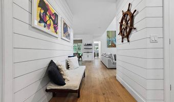 97 Oak Ln, Amagansett, NY 11937