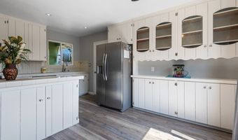 1110 Elmwood Dr, Escondido, CA 92025