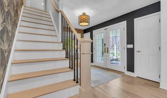 14 Bunker Hill Dr, Middletown, NJ 07748