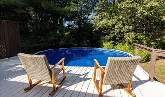 8 Robin Dr, North Kingstown, RI 02852