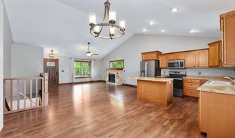 2544 Avery Ln, Altoona, WI 54720