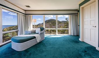 18 Greenway Ct, Bar Harbor, ME 04609