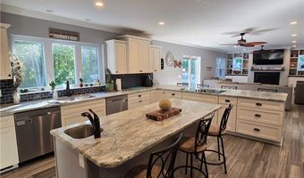 27 Rosedale Ave, Barrington, RI 02806