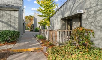 624 Peninsula Ct, Ann Arbor, MI 48105