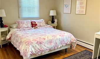 17 Melbourne Dr, Narragansett, RI 02882