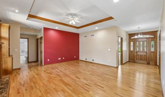 904 Cottage St, Adel, IA 50003