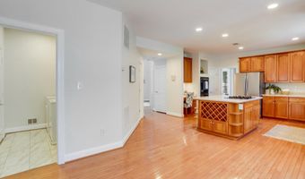 2385 WATTERS Gln, Falls Church, VA 22043