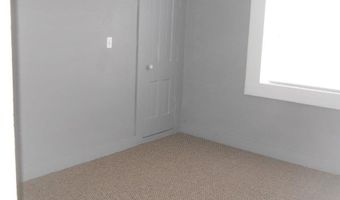 17 W Locust St, Aurora, MO 65605