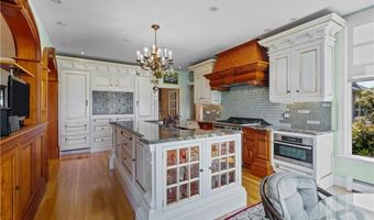 33 Courageous Cir, Bristol, RI 02809