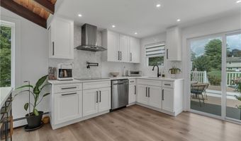 1067 Great Rd, Lincoln, RI 02865