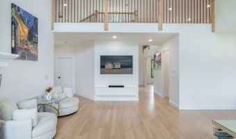2 Buckingham Rd, Bayonne, NJ 07035