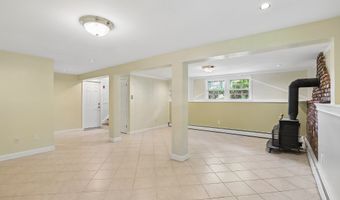 6 Sky Edge Ln, Bethel, CT 06801