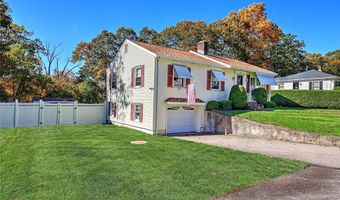 98 Iroquois Rd, Cumberland, RI 02864
