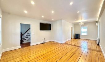 91 Van Zandt Ave, Newport, RI 02840
