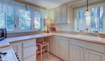 47 Wake Robin Trl, Narragansett, RI 02874