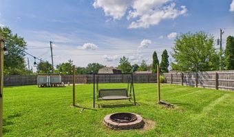 121 Woodland Dr, Hartford City, IN 47348