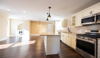 7 Dennell Dr, Lincoln, RI 02865