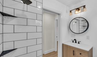 16 Larboard St, Beachwood, NJ 08722