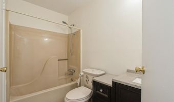 615 Broadway 37, Amityville, NY 11701