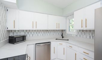 6438 KNOLL HILL Dr, Berlin, MD 21811