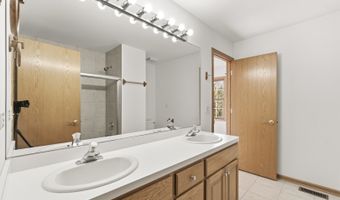 546 N 4th Ave, Addison, IL 60101