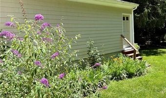 33 MaryAnn Dr, Exeter, RI 02822