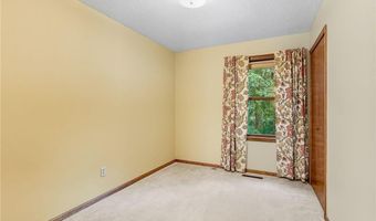 7454 Upper 24th St N, Oakdale, MN 55128