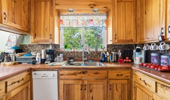 17201 Flowers Ln, Anderson, CA 96007