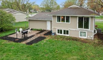 1047 Lowell Dr, Apple Valley, MN 55124