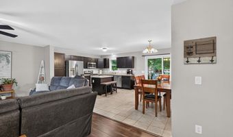 79 Pembroke Ave, Acushnet, MA 02743
