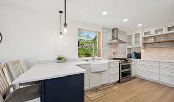 202 W Tanglewood Dr, Arlington Heights, IL 60004