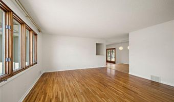953 Redwood Dr, Apple Valley, MN 55124