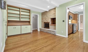 1040 E MOORPARK Ave, Appleton, WI 54911