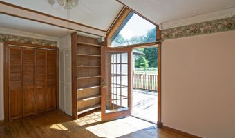 213 Patterson Creek Dr, Alderson, WV 24910