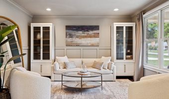 907 S Vail Ave, Arlington Heights, IL 60005