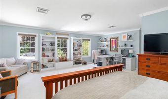 16 Taylor Ln, Warwick, RI 02886