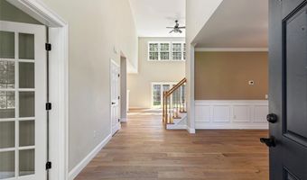 8 Lyn Ct, Cumberland, RI 02864