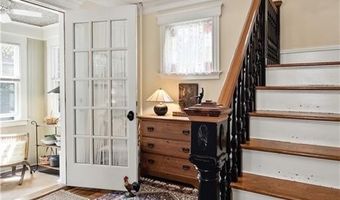 6 Brooks Ave, Newport, RI 02840