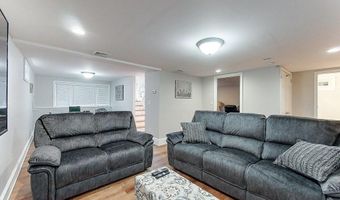 7 Wilbur Ave, Newport, RI 02840